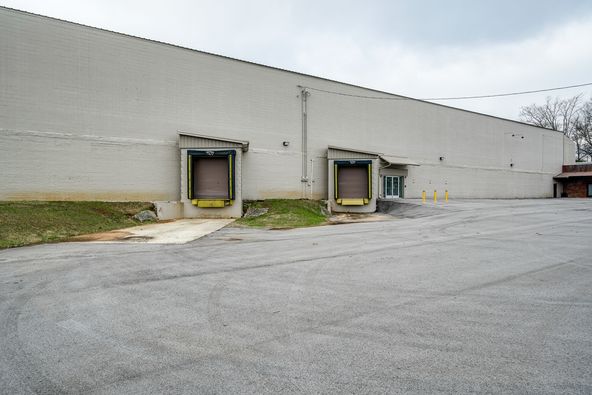 221 W Bockman Way, Sparta, TN 38583